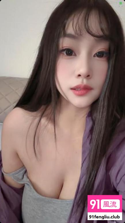 甜美胸大的伊伊